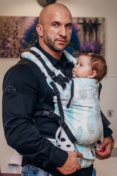 Новородено бебе в ергономична раница Новородено бебе в ергономична раница