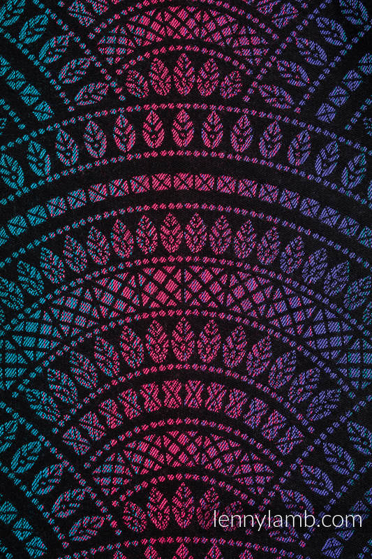 Lenny Lamb - Тъкан слинг-шал PEACOCK S TAIL BLACK OPAL XS Lenny Lamb - Тъкан слинг-шал PEACOCK S TAIL BLACK OPAL XS