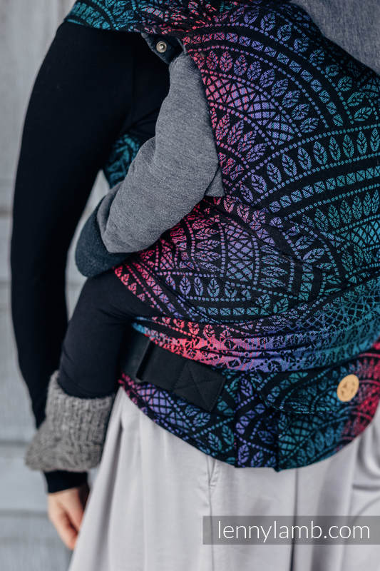 Lenny Lamb - LennyHybrid Half Buckle Carrier PEACOCK S TAIL BLACK OPAL