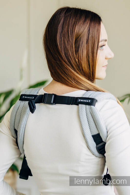 Lenny Lamb - Chest belt with a magnetic buckle for LennyLight carrier Lenny Lamb - Chest belt with a magnetic buckle for LennyLight carrier