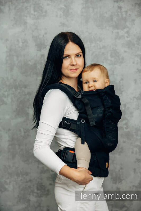 Lenny Lamb - My First Baby Carrier - LennyUpGrade with Mesh LITTLE HERRINGBONE EBONY BLACK Lenny Lamb - My First Baby Carrier - LennyUpGrade with Mesh LITTLE HERRINGBONE EBONY BLACK