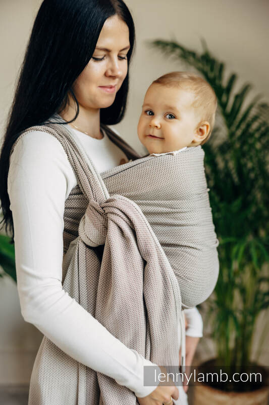Lenny Lamb - Тъкан слинг LITTLE HERRINGBONE ALMOND M Lenny Lamb - Тъкан слинг LITTLE HERRINGBONE ALMOND M