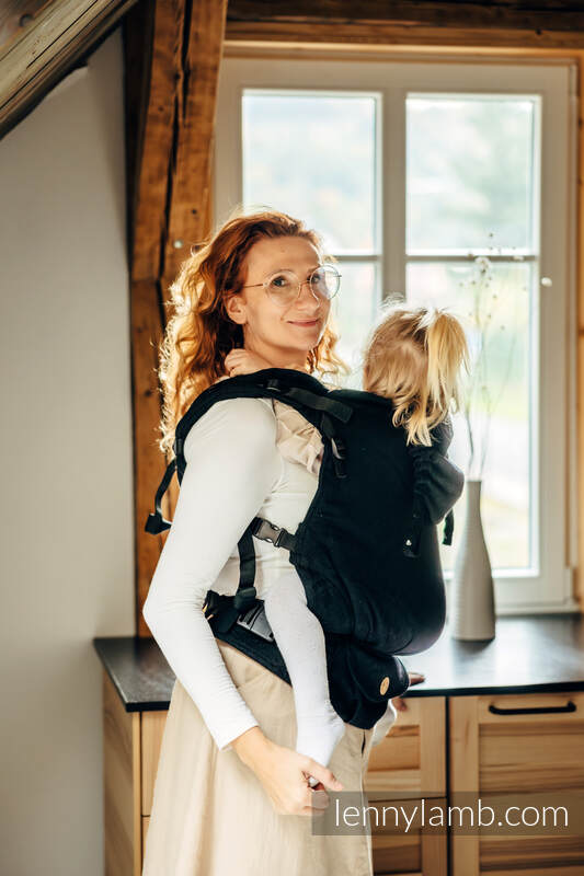 Lenny Lamb - LennyPreschool Carrier PEACOCK S TAIL PITCH BLACK
